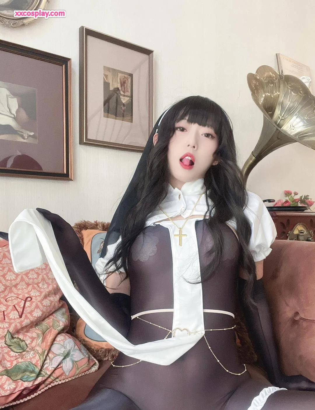 Money冷冷: Nakang Bastos na Nun